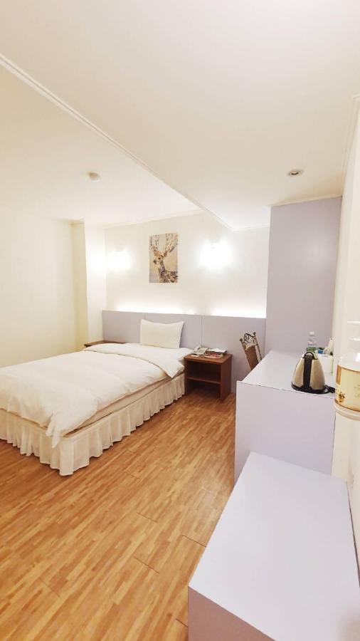 Apple Hotel Taitung Bagian luar foto